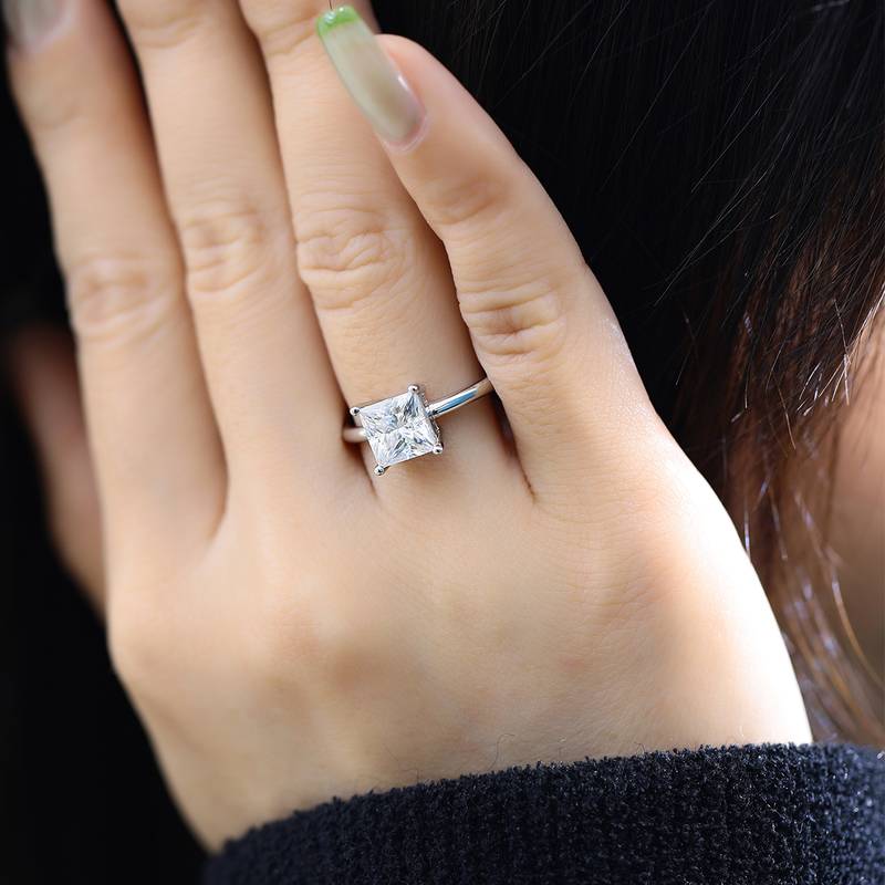 Classic正方形S925银镀白金MoissaniteWomen's Ring2.0ctD级